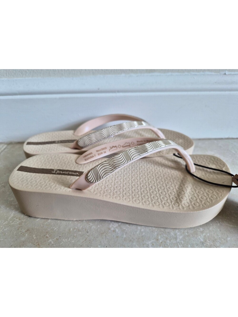 Ipanema Women's Beige Platform Flip Flop Sandals Size 7 0326